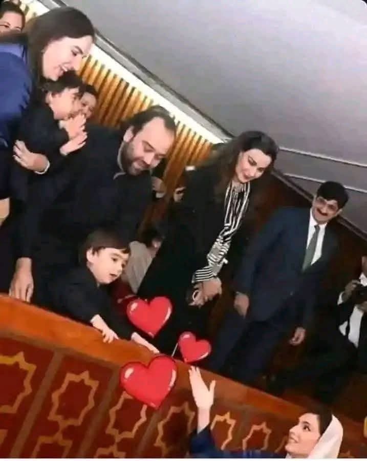 sajidusmani787's tweet photo. ان لوگوں کے تین سا�� کے بچے اسمبلی میں پہنچ جاتے ہیں اور عام ادمی کے بچے تین سال کے گٹر میں چلے جاتے ہیں ۔ https://t.co/3BbvGSLMma