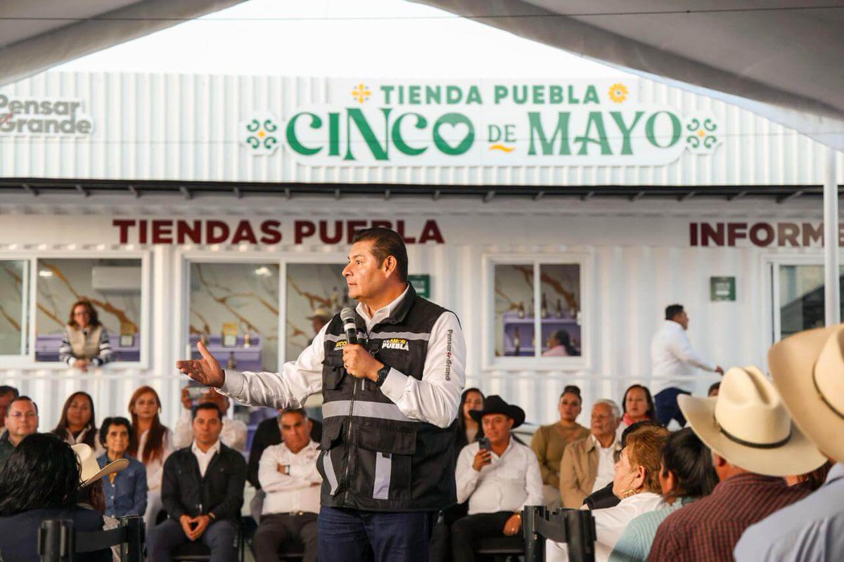 PoderNoticiaPue's tweet image. 🛡Con estrategia integral de seguridad, gobierno estatal blinda a Puebla

🛡Con programas que impulsan la industria, el campo y el turismo

➡️Entérate: shre.ink/q7Lw

@armentapuebla_ @Gob_Puebla 
#PoderNoticiaPue #DondeTuVozSeEscucha