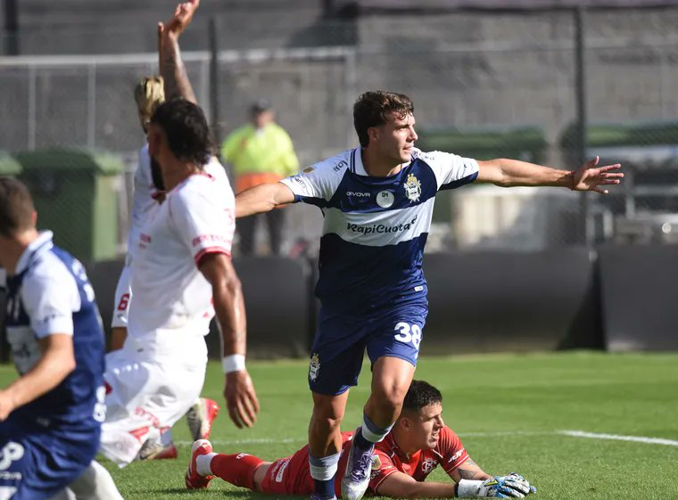 radiografica893's tweet image. #ALC / 16h

➡️ ¡Semifinalistas! Racing y su ilusión, con @TanoCoccimiglio. Gimnasia y su alegría, con Santi Medina.

➡️ Clasicos internacionales, con @Mauroakd03 

⭕️ Vivo en el canal de youtube de la Gráfica

Con @carlosaira11 y @nehuuenn