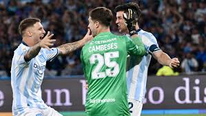 radiografica893's tweet image. #ALC / 16h

➡️ ¡Semifinalistas! Racing y su ilusión, con @TanoCoccimiglio. Gimnasia y su alegría, con Santi Medina.

➡️ Clasicos internacionales, con @Mauroakd03 

⭕️ Vivo en el canal de youtube de la Gráfica

Con @carlosaira11 y @nehuuenn