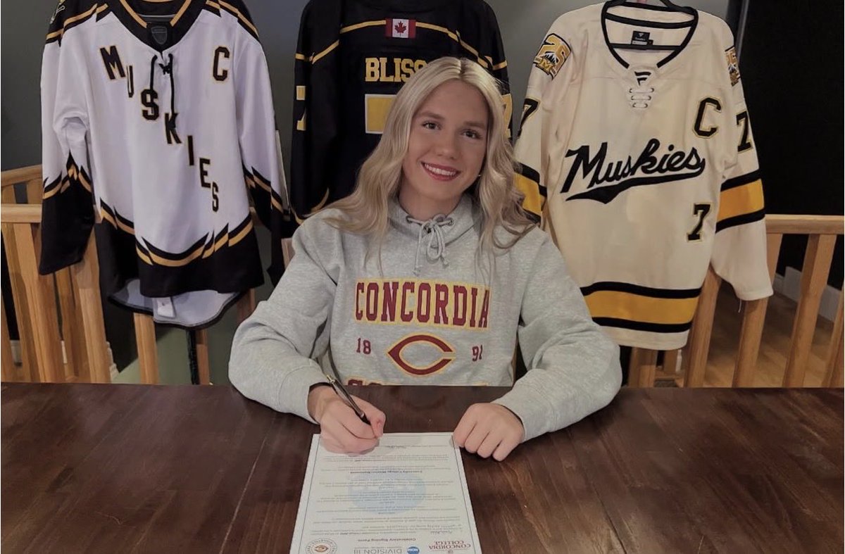 CobberWHockey's tweet photo. We love this time of year! Welcome to Concordia, Marlee!! #RollCobbs🌽 https://t.co/wLETu0d3jJ