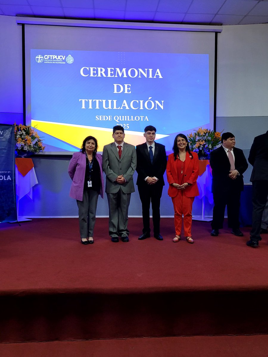 Hoy, junto a Seremi <a href="/MDSValparaiso/">Seremi Desarrollo Social y Familia Valparaíso</a>, estuvimos en la titulación de Matías y Martín en <a href="/cftpucv/">CFT PUCV</a> Quillota. 
Felicitaciones ✨️✨️✨️✨️✨️✨️✨️✨️
Plan de apoyo a estudiantes de Educación superior Senadis.🌱