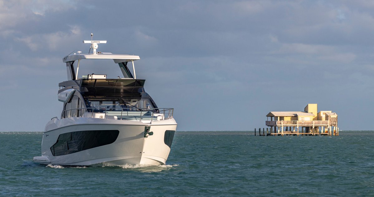 CruisersYachts's tweet image. The 57 FLY blends American craftsmanship with sophisticated European design characteristics. The ability to merge inside and outside living spaces has never been so functional. #Design #Function