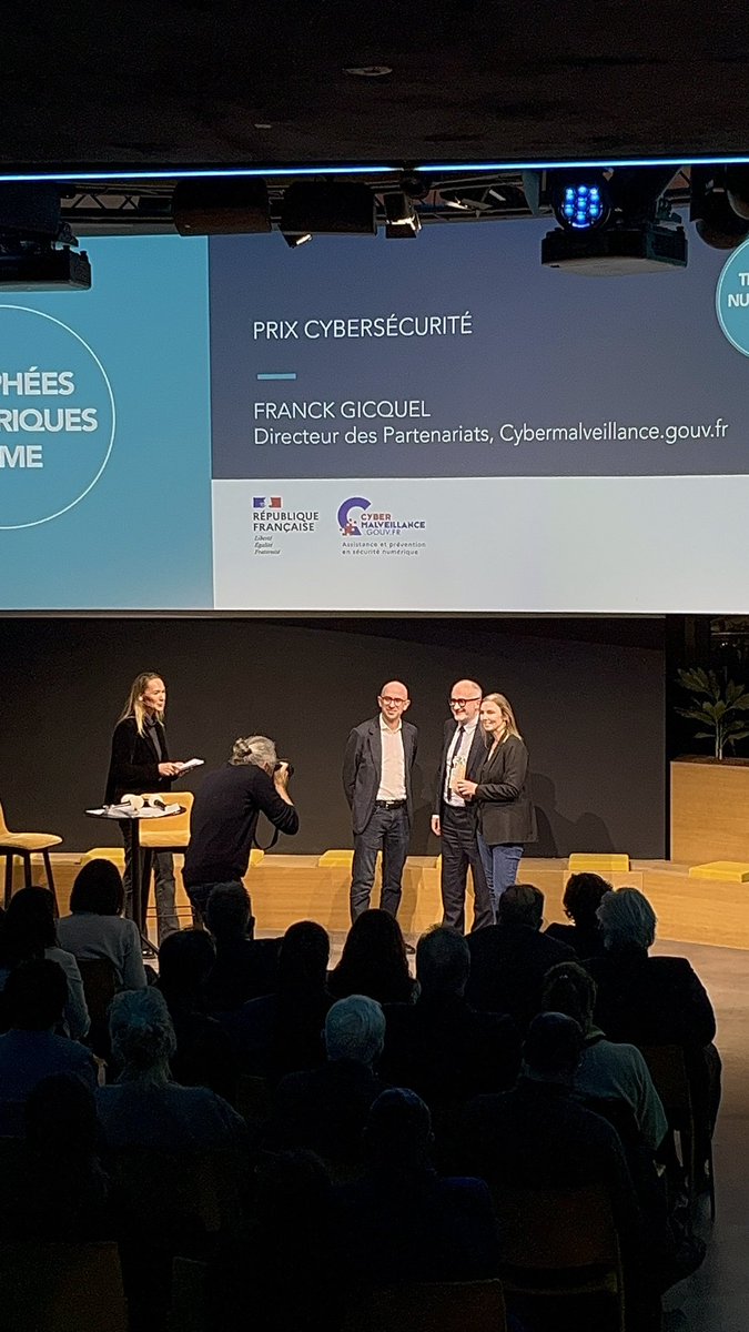 CPMEnationale's tweet photo. 🎉 Félicitations à @LACOMPTABILITE1, adhérente de la CPME Doubs, vainqueur du Prix Cybersécurité !
Le prix est remis par @Franck_Gcq, Directeur des Partenariats chez @cybervictimes, acteur clé de la prévention et de l’assistance en sécurité numérique pour les entreprises. https://t.co/uC2jHu5IW1