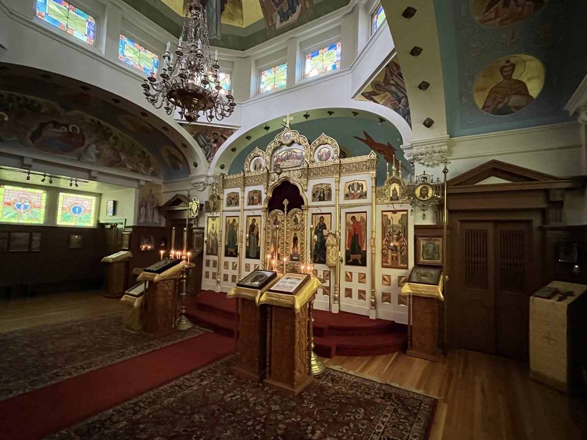 chasingdomes's tweet image. Holy Trinity Cathedral, San Francisco glowing on a foggy August day
