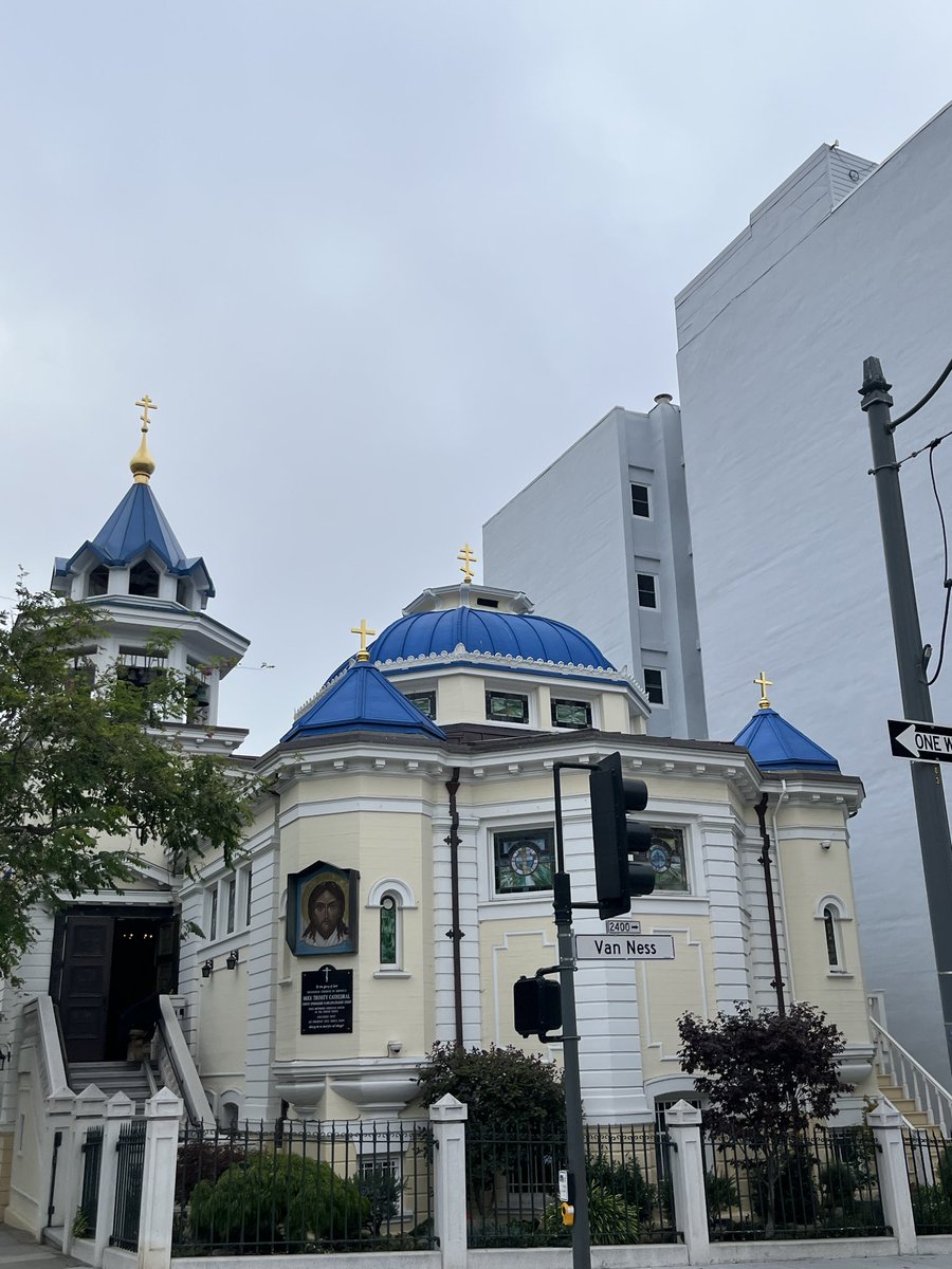 chasingdomes's tweet image. Holy Trinity Cathedral, San Francisco glowing on a foggy August day