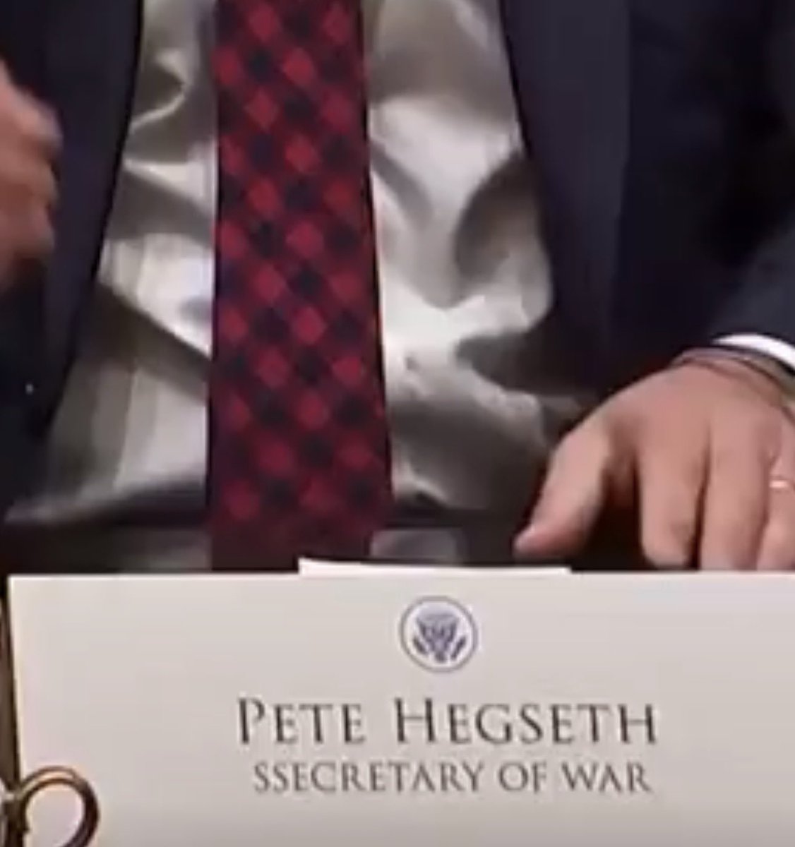 SpencerHakimian's tweet image. 🚨BREAKING: EMBARRASSING typo found on PETE HEGSETH’s name card.