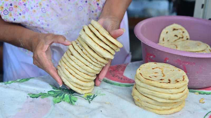#ElSalvador 

Tortillas más caras y almuerzos hasta $4: alimentos vuelven a subir en octubre y golpean el bolsillo liberalsv.com/tortillas-mas-… #Economía