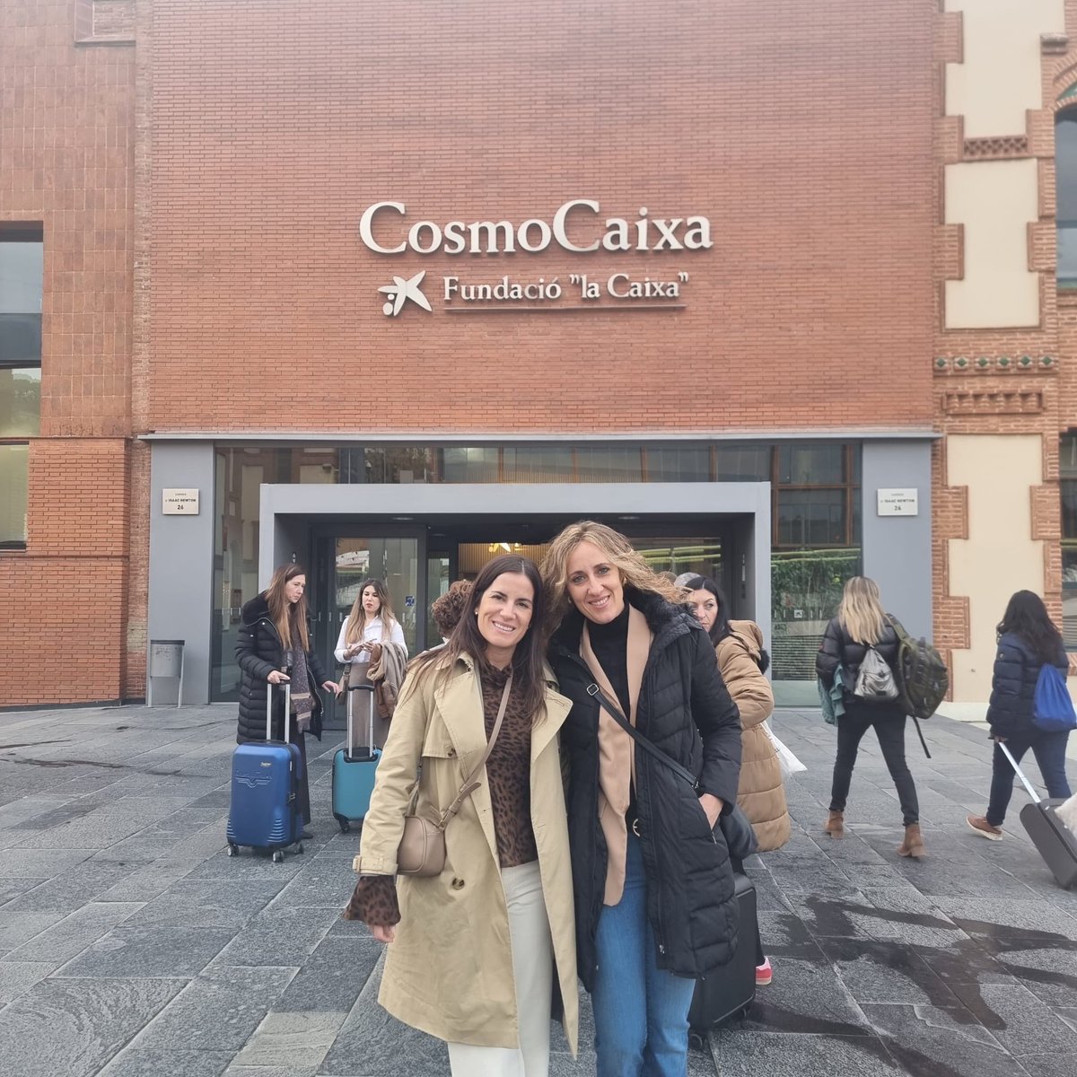 CEIPVdeSacedon's tweet image. ✨Acudimos a la jornada final de @Educaixa 24-25 con nuestro proyecto “MÁS ALLÁ DEL AULA”.
🧠Impulsamos rutinas y movimientos de pensamiento para desarrollar funciones ejecutivas.
🌱Sistematizamos el trabajo por ambientes para favorecer el #aprendizajeautorregulado

#Conexiones