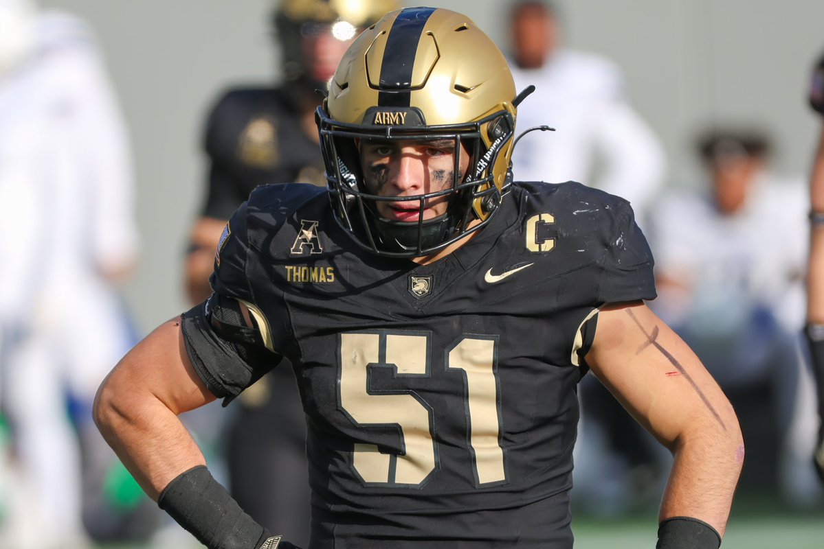HONORS: Army senior linebacker and captain Andon Thomas named to American Conference second team

Campbell Trophy finalist leads the Black Knights with 96 tackles through 11 games #ArmyFootball

📸 Larry Pickett