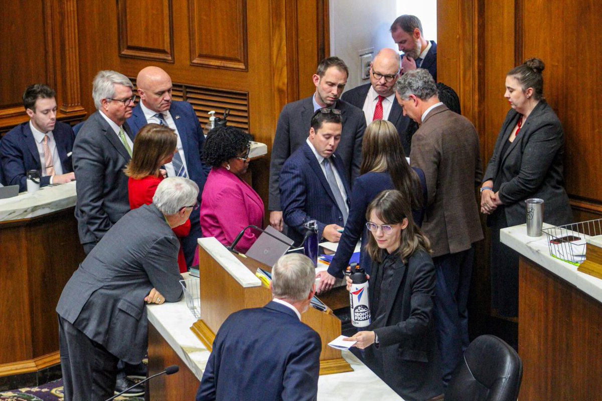 StatehouseFile's tweet photo. Now on the site (and the app!) full coverage of the day's drama—and there was drama at the Indiana Statehouse today. #TheStatehouseFile #TheIndianaCitizen https://t.co/2x8bxhlYrf