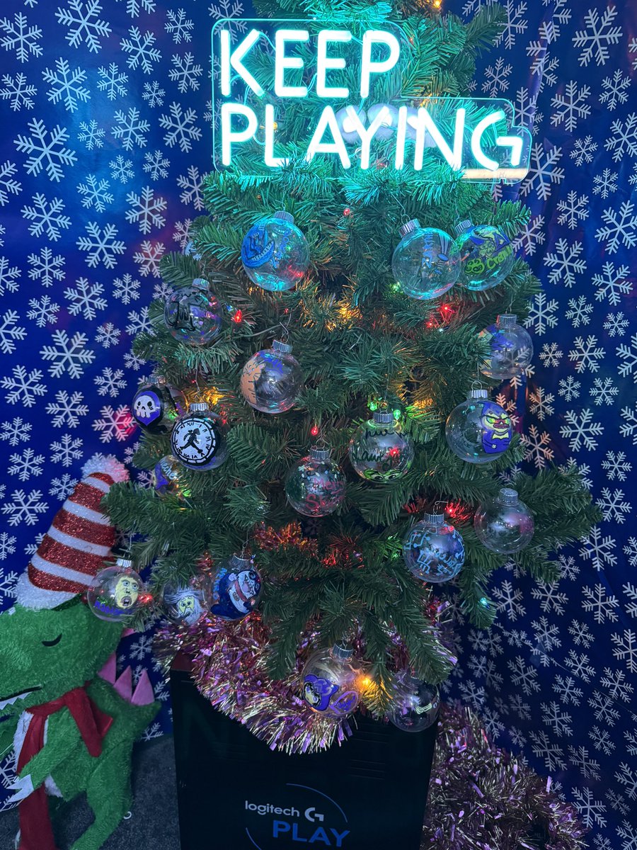 The stream tree is officially set up for the holidays!