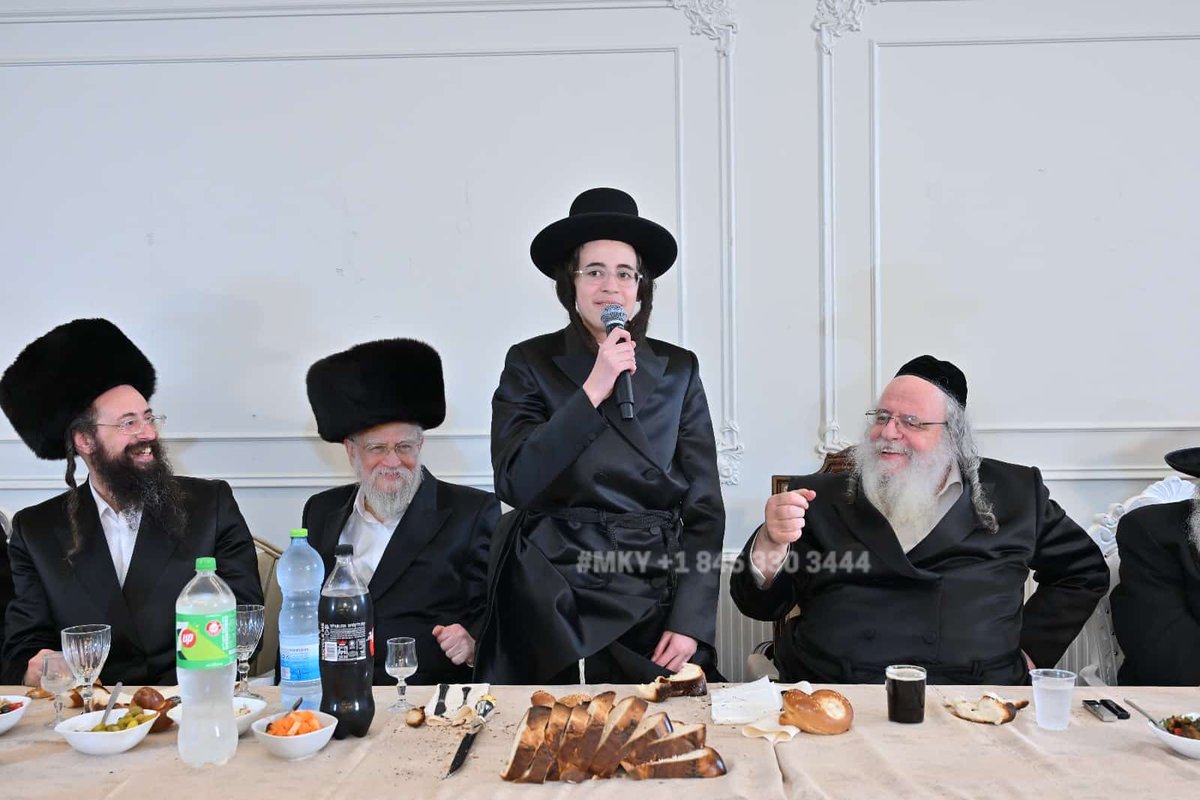 The nachas of a grandfather: Rav Shaul Alter listening to the pshetel of his grandson