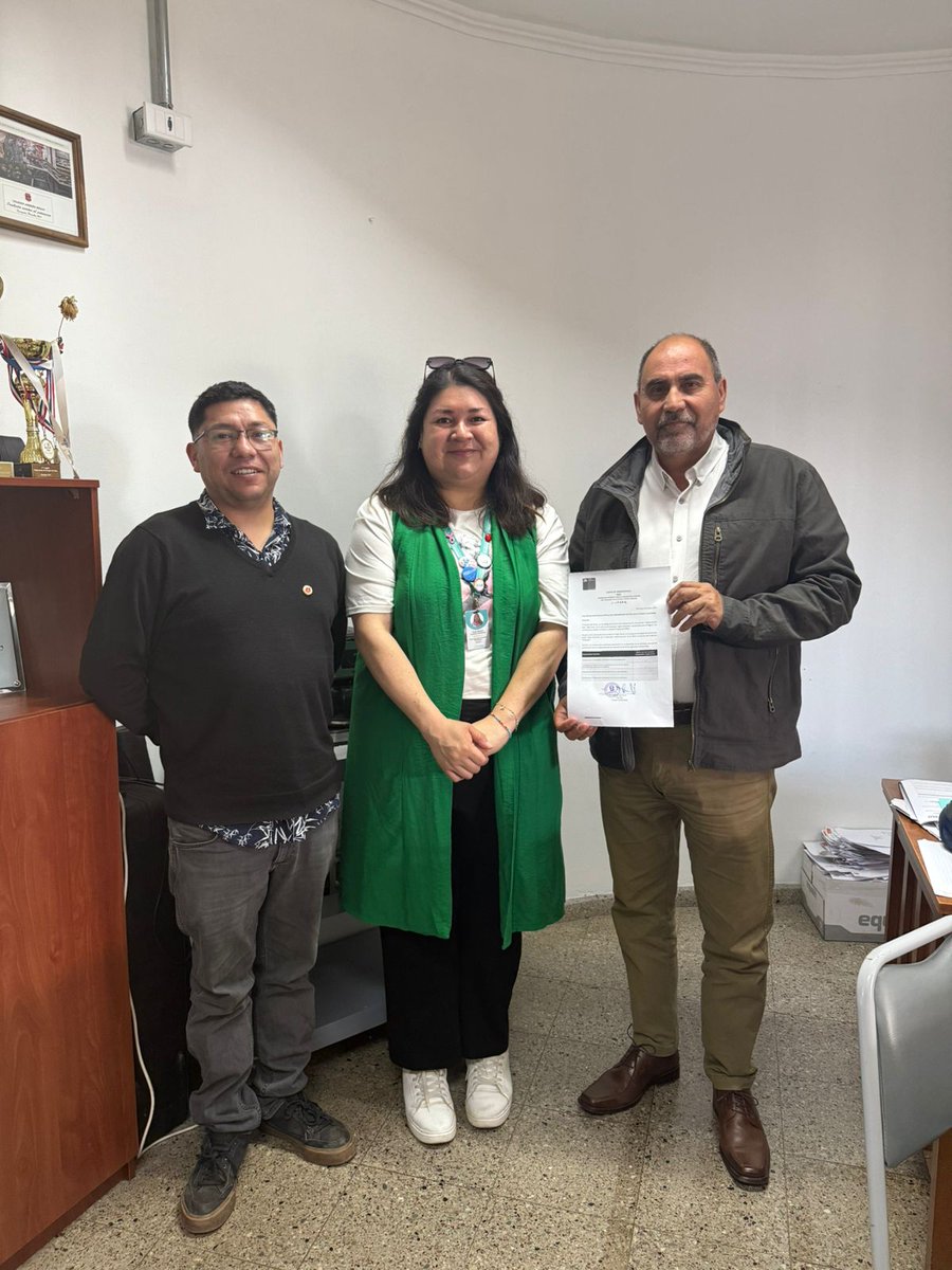 📢 Vecinos de Mostazal!
La mañana de hoy nos reunimos junto al director y encargado de convivencia escolar del Colegio Andrés Bello, en donde firmamos acuerdos para el año 2026. #sendaesprevención