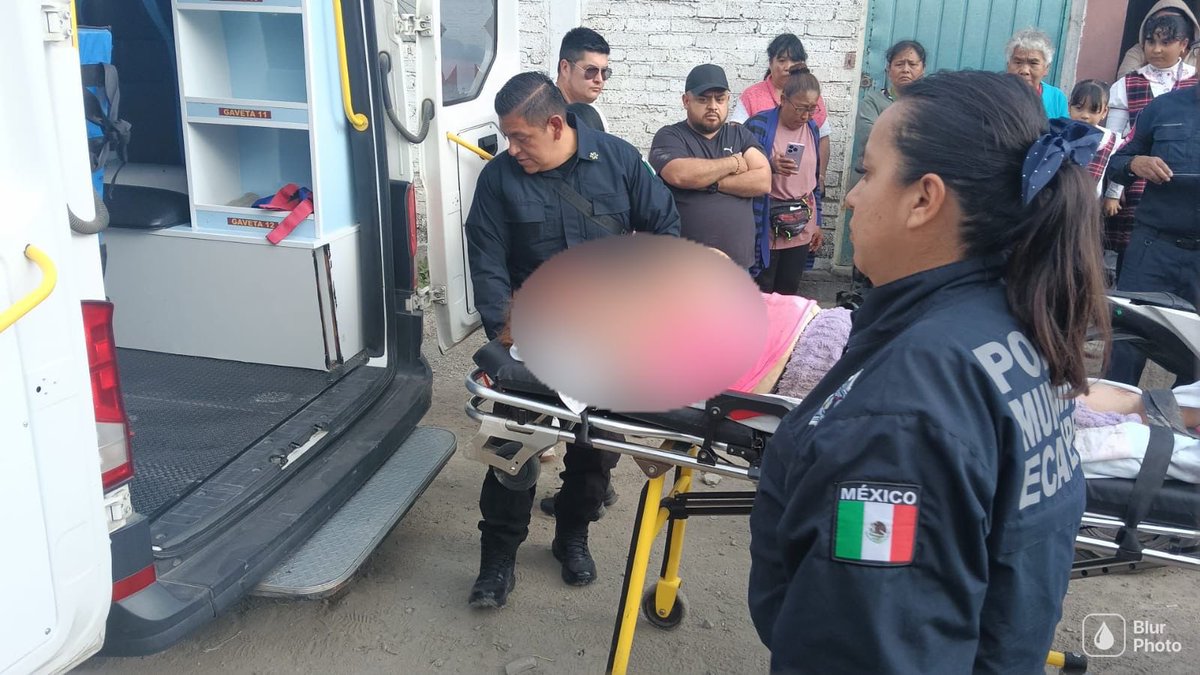Policías <a href="/Ecatepec/">Ecatepec</a> resguardaron a una mujer de 32 años que fue brutalmente golpeada por su pareja Salim Antonio “N”, de 31 años, en la colonia Plan de Arroyo. Sus 4 hijas quedaron en el #DIF

<a href="/FiscaliaEdomex/">Fiscalía Edoméx</a> <a href="/OMAR_PATINO/">Omar Patiño</a> <a href="/corro_herrera/">Juan Ignacio Corro Herrera</a>