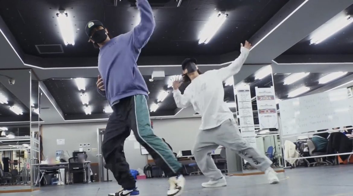 Mr.KINGは背中を預け合うシンメがしょうれんで、お互いに向き合うシンメがれんかいで、ジャンルとスキルにおいても唯一のダンス理解者で横に並ぶシンメがしょうかいだったんだよーーー！！！！