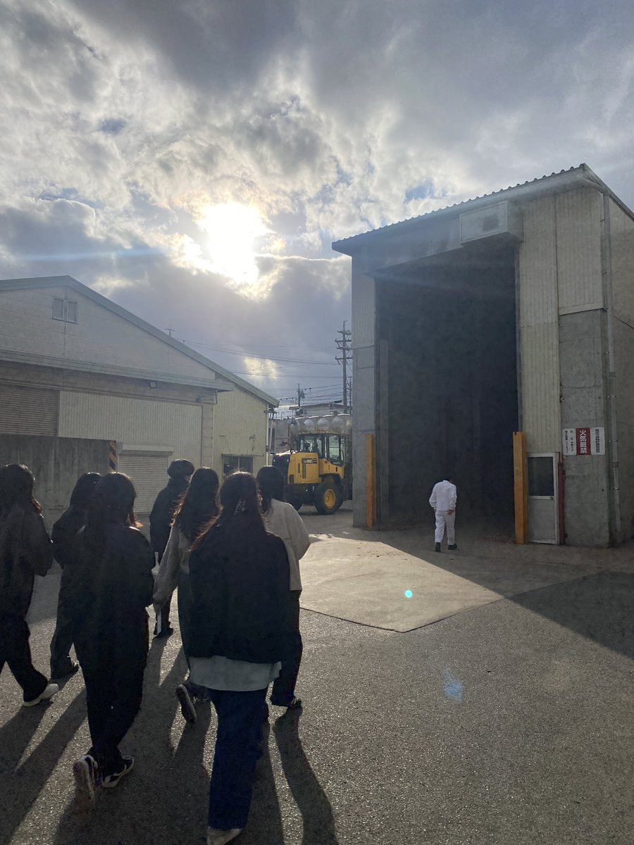 11月11日に「応用心理学実習」という授業の一環で井村屋さんを見学させていただきました。食品の製造工程や環境設備などを間近で体験することができ、学生たちにとって大変貴重な学びの機会となりました。ご丁寧にご対応くださった皆さま、ありがとうございました🙏

chukyo-u.ac.jp/news/2025/12/0…