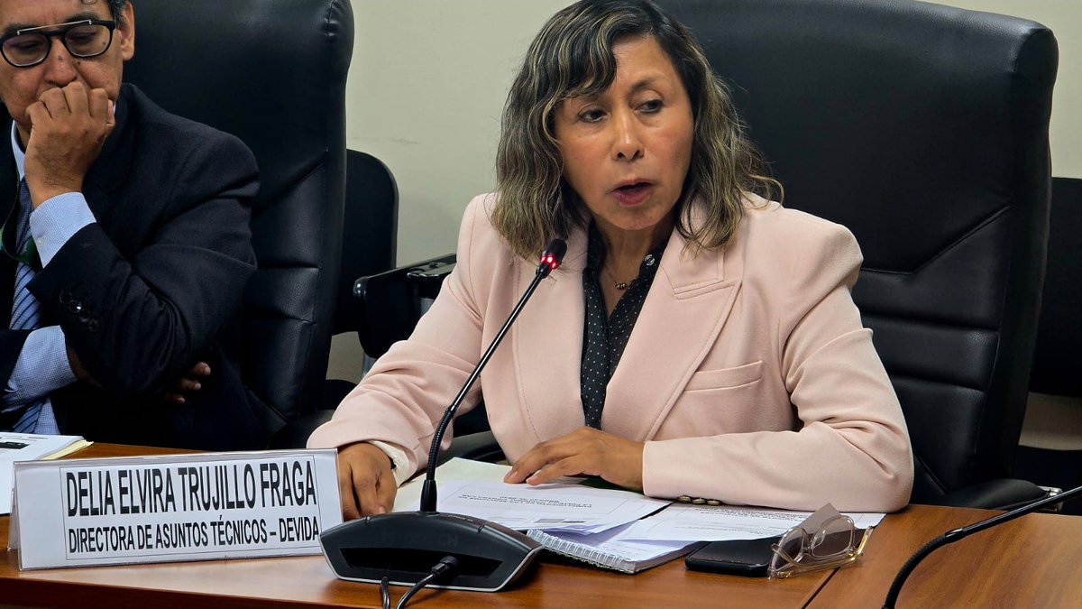 Comesecperu's tweet photo. Delia Trujillo Fraga, Directora de Asuntos Técnicos de @DEVIDAPERU expone sobre sus políticas de acción desarrollado en el 2025: "En relación con la Seguridad Ciudadana hemos alcanzado 5 redes comunitarias que ejecutan acciones para la prevención del consumo de drogas" https://t.co/gdCrrS8rMr