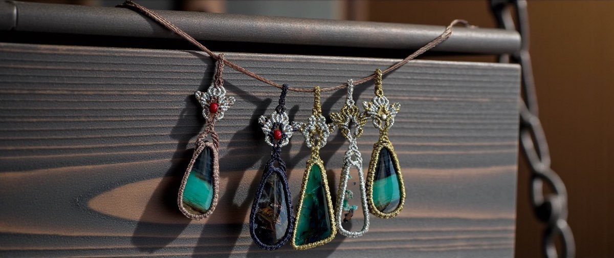 色んな方々の応援のおかげで、完売いたしました！
今後も美しいインドネシアの石を紹介していきますので、見て頂けると幸いです。

インドネシアの水害…心配です。

#オパライズドウッド
#コンフェッティクリソコラ