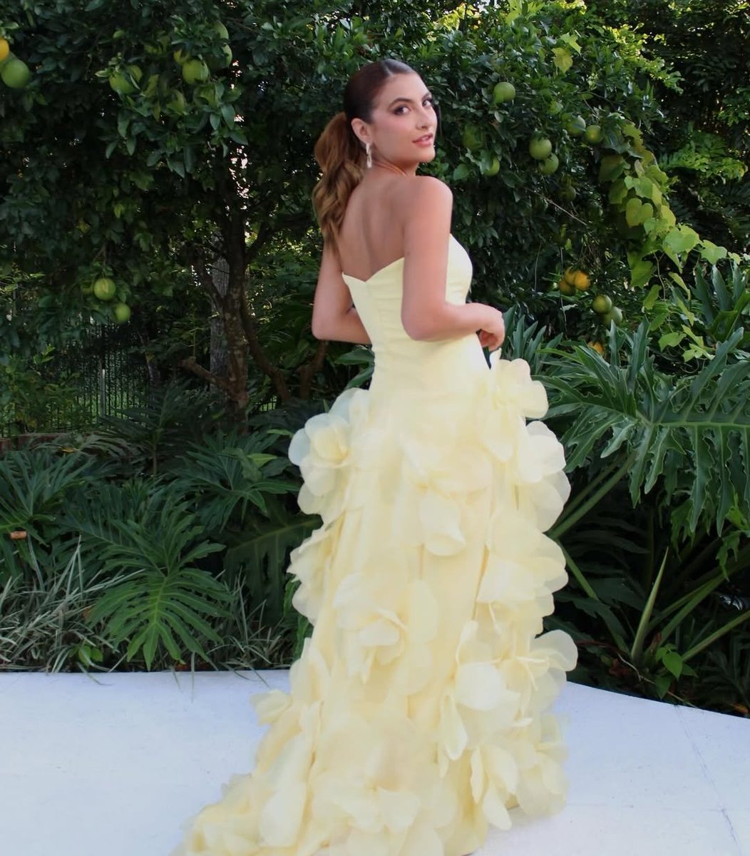 ROS05EST's tweet image. ⠀   ⠀⠀⠀
⠀       𝜗ৎ  ₍ * no bαıle αzul, cuıdem d'αguα
     ⠀     no reflexo αzul, α noıte se αcende 
      celebre α forçα —— d'αguα que nos cuıdα 
     ⠀             ⠀ #𝐁𝐋𝐔𝐄𝐖𝐀𝐓𝐄𝐑𝐁𝐀𝐋𝐋 . . 
⠀   ⠀⠀⠀ ⠀⠀⠀ ⠀⠀⠀ ⠀⠀⠀ ⠀⠀⠀ ⠀⠀⠀ ⠀