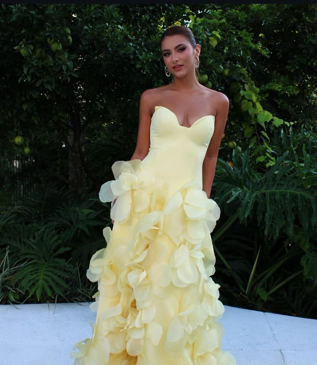 ROS05EST's tweet image. ⠀   ⠀⠀⠀
⠀       𝜗ৎ  ₍ * no bαıle αzul, cuıdem d'αguα
     ⠀     no reflexo αzul, α noıte se αcende 
      celebre α forçα —— d'αguα que nos cuıdα 
     ⠀             ⠀ #𝐁𝐋𝐔𝐄𝐖𝐀𝐓𝐄𝐑𝐁𝐀𝐋𝐋 . . 
⠀   ⠀⠀⠀ ⠀⠀⠀ ⠀⠀⠀ ⠀⠀⠀ ⠀⠀⠀ ⠀⠀⠀ ⠀