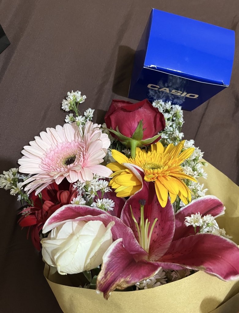 storieaz's tweet image. lilies as always 🤍🤏🏻