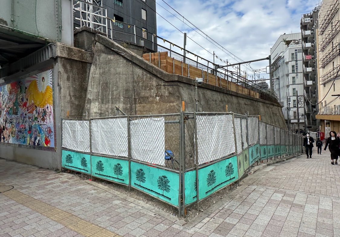 siroanbi1's tweet image. 【高田馬場バラック解体】
令和にまだあった！実は不法占拠だったバラック解体。ビフォーアフター #クソ物件オブザイヤー2025