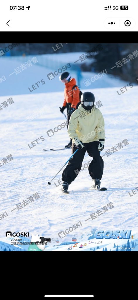 iCloverLL's tweet photo. 滑雪太好玩了🤣，纯新手，来东北之前在室内滑雪场练过一次，这次东北直接外滑了。尤其是滑了一天后，能掌握一点转弯技术了，然后体验感就蹭蹭蹭的往上涨。
（景区雪照一张18，该省省该花花，截个图留恋了） https://t.co/ot6WbtEz0n