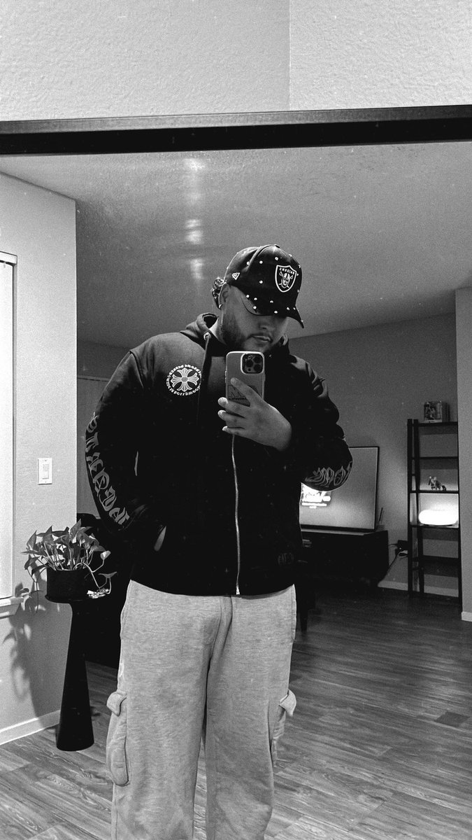 JEXUXEJ's tweet photo. B/W 🖤🤍 https://t.co/xhImam3Mbl