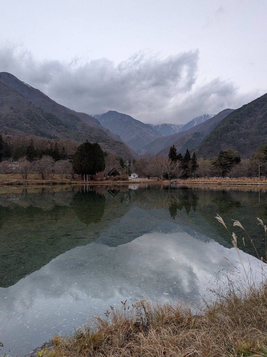おはようございます。
今朝の #駒ヶ根 は曇りです。
今にも雨か雪が降りそうな、寒々しい朝です⛄️

⚠駒ヶ岳ロープウェイは12/1(月)～5(金)、メンテナンスのため運休しております⚠
運転再開をお楽しみに！

今日も1日、行ってらっしゃい！