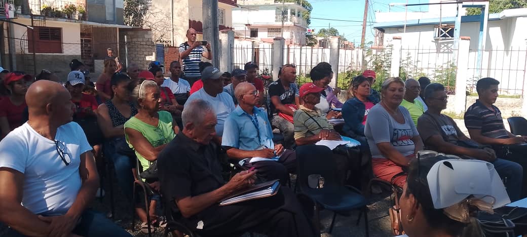 Otra jornada de trabajo para seguir fortaleciendo el vínculo permanente con el pueblo.
En #Bayamo seguimos #UnidosXCuba