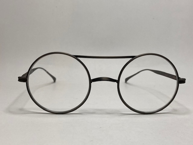 eaudevieYS's tweet image. GROOVERグルーバー新作　FALCON

ラウンドメタルだがダブルブリッジが新しいデザインを感じます

パットが無い一山方式が一層シンプルなデザインをいかしています

#groove
#groover眼鏡
#グルーバー
#グルーヴァー