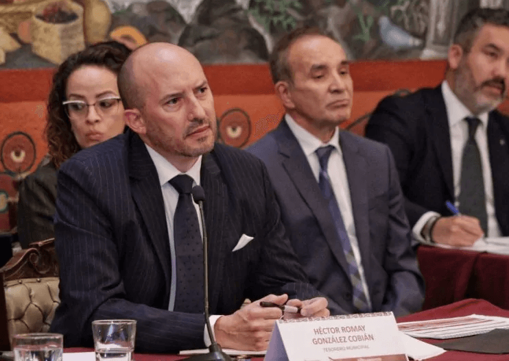 PoderNoticiaPue's tweet image. 👨🏻‍⚖️ Aprueban concesión de 401 paraderos en Puebla; Ayuntamiento prevé ingresos por 43 mdp

➡️ #HectorGonzálezCobián, detalló ante las y los legisladores los alcances del proyecto...

➡️ Entérate aquí: shre.ink/qLkm

@PueblaAyto @pepechedrauimx 

#PoderNoticiaPue…