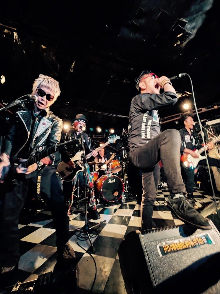 2025/11/30
The STRUMMERS presents
"PLAYING ON THE WILD SIDE"

#PET #DANCEDANCEDANCE #partypunk
#funkygodhead  #SniffinGlueRecords
#Bollocks