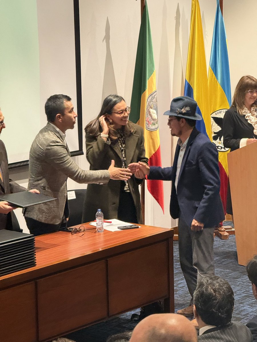 ProspectivaCund's tweet photo. En #Cundinamarca no solo se elige a los alcaldes: se les capacita 😊. El programa #ALAS es hoy el único en #Colombia diseñado exclusivamente para formar a los mandatarios municipales en liderazgo, gestión y planificación 📚. 

Gracias a esta iniciativa, los alcaldes reciben herramientas reales para gobernar con visión, transparencia y capacidad de ejecución 💪

#Liderazgo #Cundinamarca #SoyCundiProspectiva #SoySecProspectiva