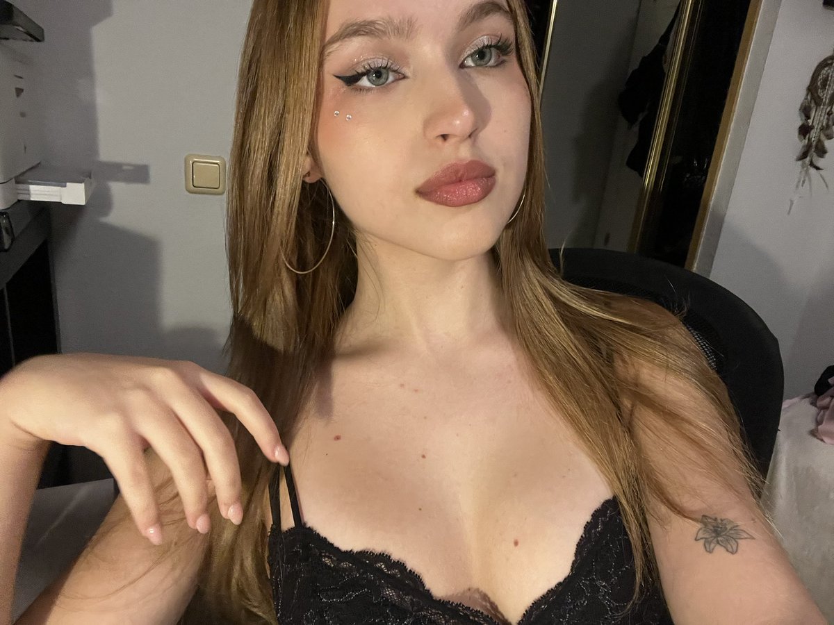 enamiau's tweet image. ignorad mi mano lol