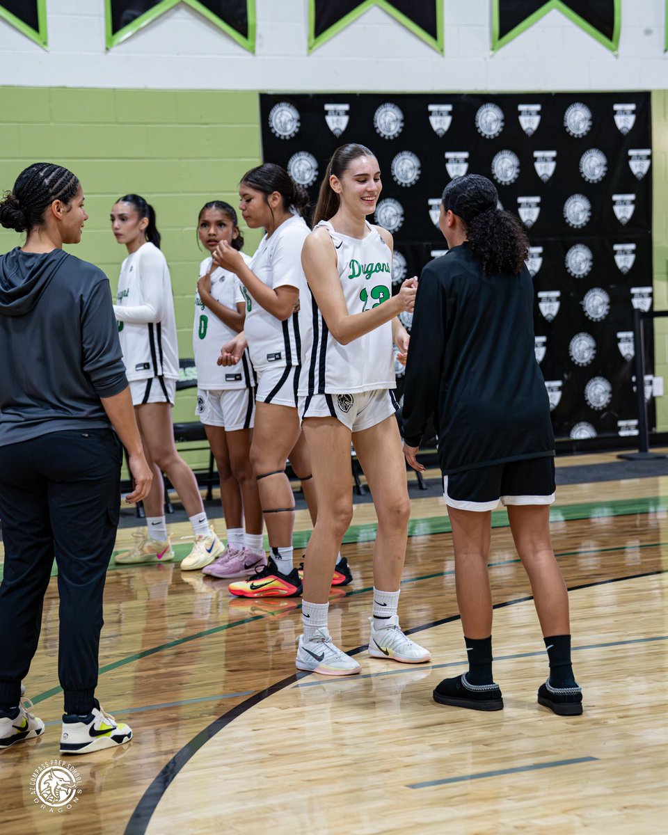 Dragon family on both ends yesterday 💚