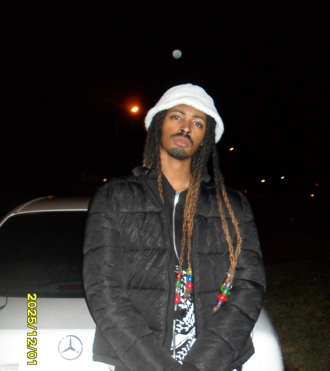 Always Ready 4 Flicks, Always Fitted 4 em 2.
(cam credz <a href="/MlNJ00N/">mmm</a> )