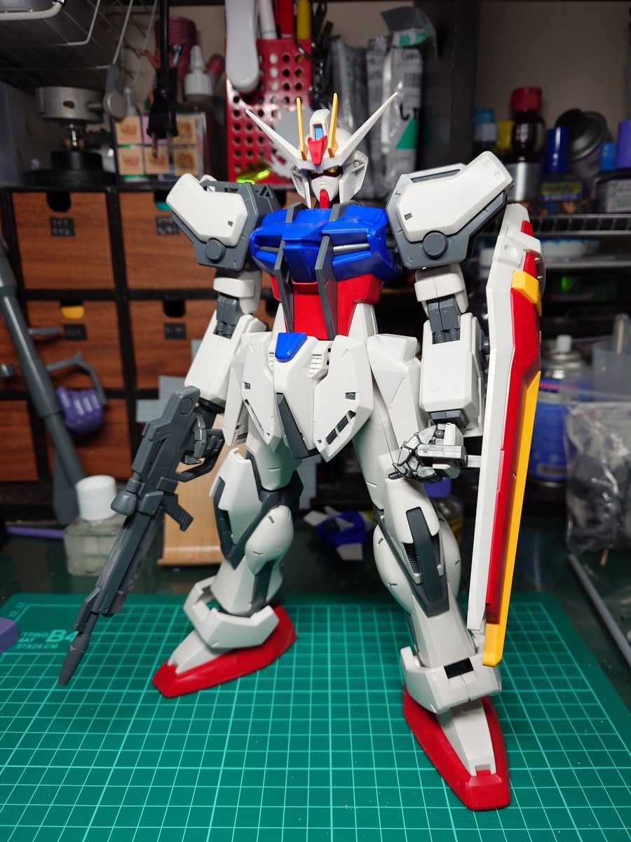 ドムの関節に仕込めるかと思って、無印の1/60ストライクガンダムを