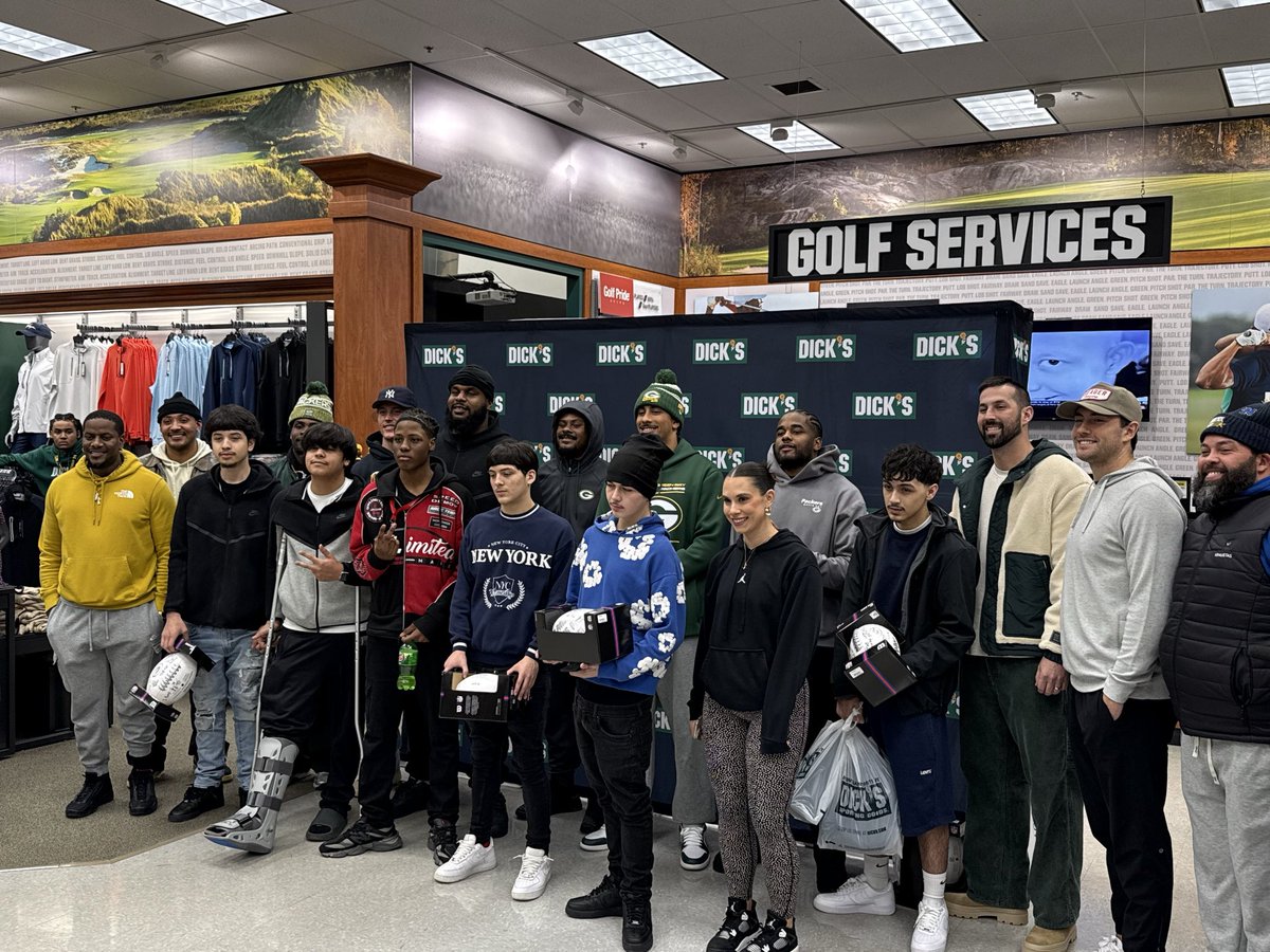 Full group of players who accompanied kids from Better Days Mentoring on a DICK’s shopping spree tonight: Jordan Love, Jayden Reed, Rasheed Walker, Malik Willis, Brandon McManus, Zayne Anderson, Pierre Strong Jr. and Clayton Tune.