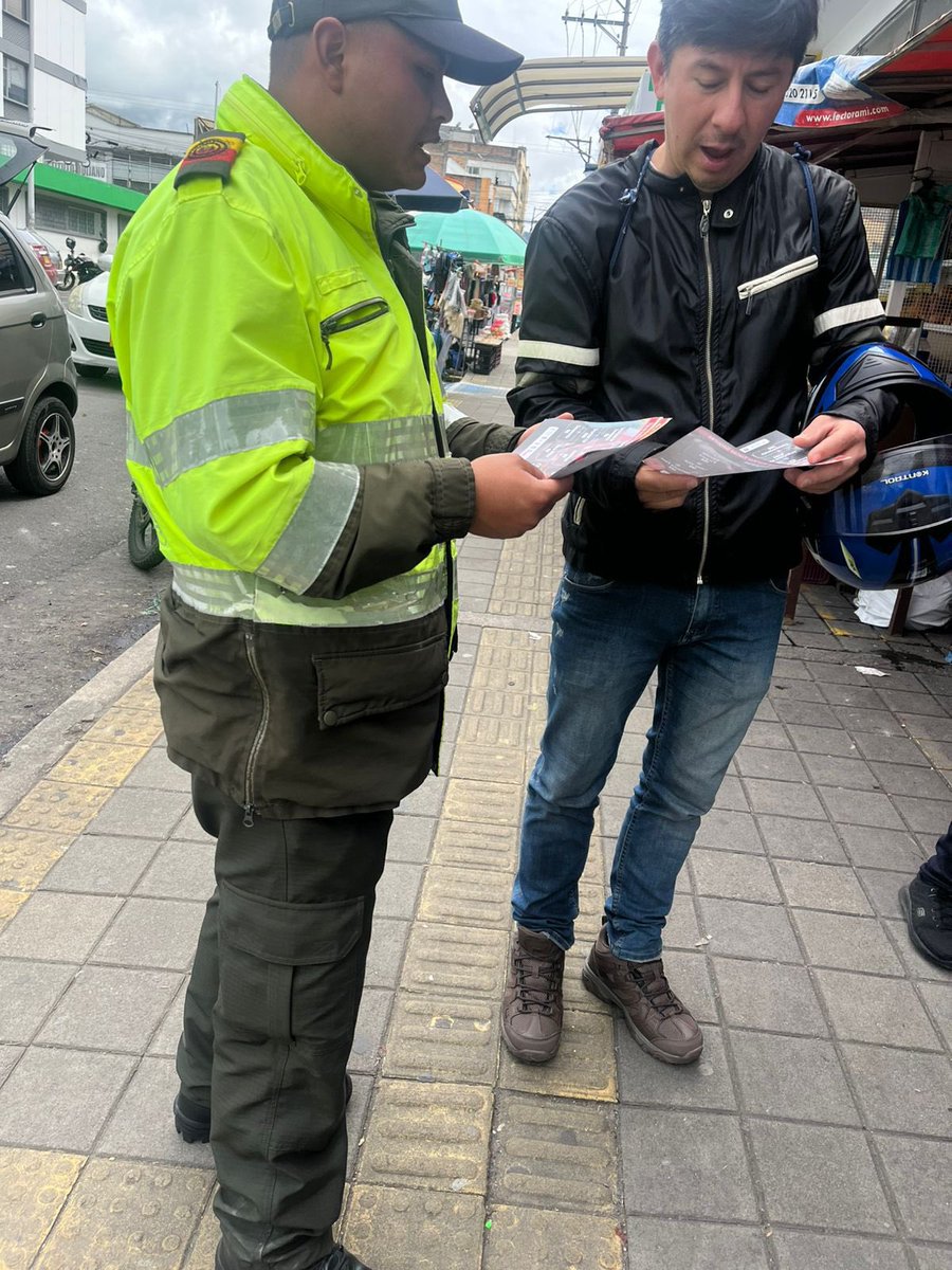 AndresPB1981's tweet photo. 📞☎️Líneas Seguras Nariño 360
En #BIOEXPO y en esta temporada decembrina fortalecemos la prevención, el control y la seguridad para garantizar una convivencia tranquila.
Nuestra @PoliciaNarino mantiene puestos de apoyo, patrullajes coordinados y canales directos de reporte para acompañar a la comunidad y reaccionar ante cualquier alerta.
👥 Tu llamado activa la respuesta.
#Nariño360 #LíneasSeguras #UnidosPorLaSeguridad
@LuisAlfonsoEsc
@CaracolPasto
@surnoticiashoy
@gobnarino
@enterate_narino
@lucysalda19701
@DirectorPolicia
@Ejercito_Div3
@MigracionCol