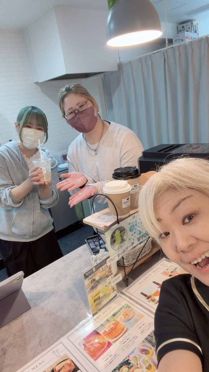 toshlakko301's tweet photo. 『熱海の癒し処HANA』のご近所
〜カフェ RELFIE〜☕️
気さくで楽しいお姉さん達🥰
オススメは、レモネード🍋
さっぱりして美味しい~
#熱海の癒し処HANA
#熱海第一ビル
#熱海
#RELFIE
#レモネード https://t.co/hOGbqo3I3x