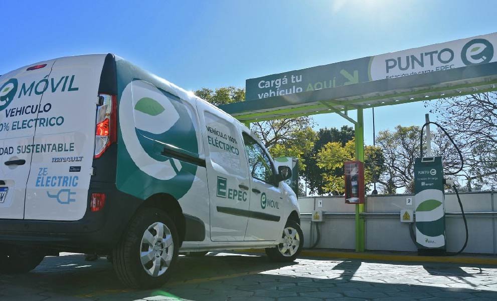 gobdecordoba's tweet photo. 💡 @EpecOficial obtuvo la certificación internacional de sus iniciativas en eficiencia energética y sostenibilidad.
#EPEC fue distinguida por la Comisión de Integración Energética Regional (CIER) tras presentar un conjunto de iniciativas que reflejan el compromiso de la Empresa con la eficiencia energética, la innovación y el desarrollo sostenible en la provincia de #Córdoba.
👉 La empresa participó en la edición 2025 del Programa de Reconocimiento a las Mejores Prácticas impulsado por el organismo internacional, donde obtuvo la certificación de cuatro proyectos.
Más info 🔗 https://t.co/IEQIzWVLQU