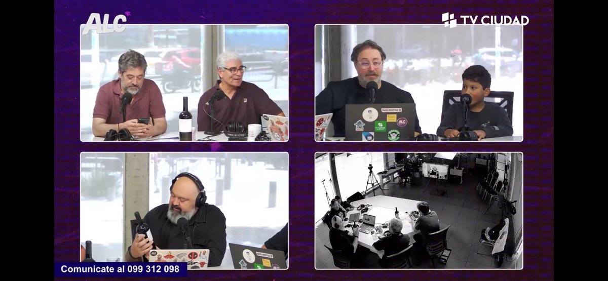 josemacaraballo's tweet image. Nos encantan las visitas en #ALC 🎧 (más cuando traen regalos 😉) por un lado, Carlitos Marichal, que sigue habitualmente el programa nos trajo vinos! Y por otro, Nacho y Cata de #FeriaBohemia, me regalaron una camiseta oficial de la despedida de @Chino_Recoba20 🔵⚪️🔴 GRACIAS!