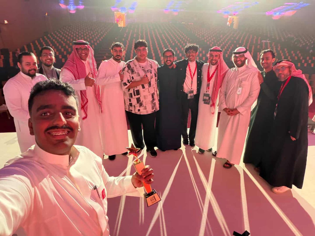 RakanAljamie's tweet photo. طلابي الفنانين مبارك لكم الفوز و التكريم بمناسبة حصول فلمكم ( وجوم ) على المركز الأول في تحدي مهرجان البحر الأحمر السينمائي لانتاج فيلم خلال ٤٨ ساعة 🎥  #مهرجان_الأفلام_السينمائية_الطلابية #مهرجان_البحر_الأحمر_السينمائي_الدولي https://t.co/7t3FA0i4LI