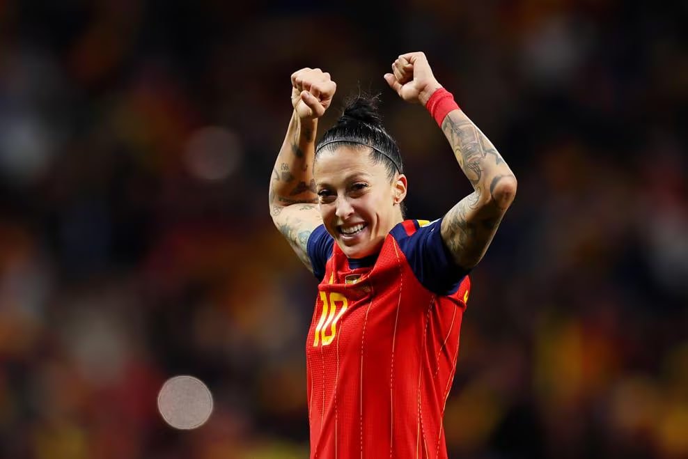 ¿Y esta mujer?

En menos de 10 días se consagró CAMPEONA de la #LigaMXFemenil con Tigres UANL y de la #UWNL con España.

Jenni Hermoso se lo merece todo. 🤩🇪🇸