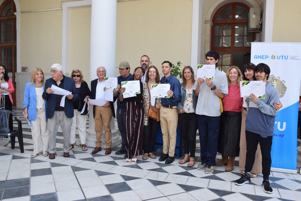 Por cuarto año consecutivo, la División de Capacitación y Acreditación de Saberes de @utuoficial (DICAS) y de <a href="/primaria_anep/">Dirección General de Educación Inicial y Primaria</a> entregaron certificados a 49 jóvenes de diferentes partes del país que concurren a escuelas de Educación Especial de la DGEIP.

<a href="/ANEP_Uruguay/">ANEP</a>