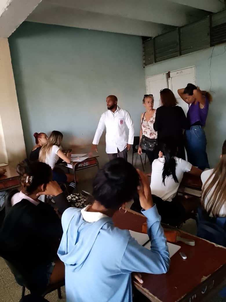 mlabradahlg's tweet photo. La #fcmho participa en los preuniversitarios en las actividades de formación vocacional,  motivado a los jóvenes para la la profesión más humana. #UCMHo #CubaPorLaVida https://t.co/Qj10YlwFzm