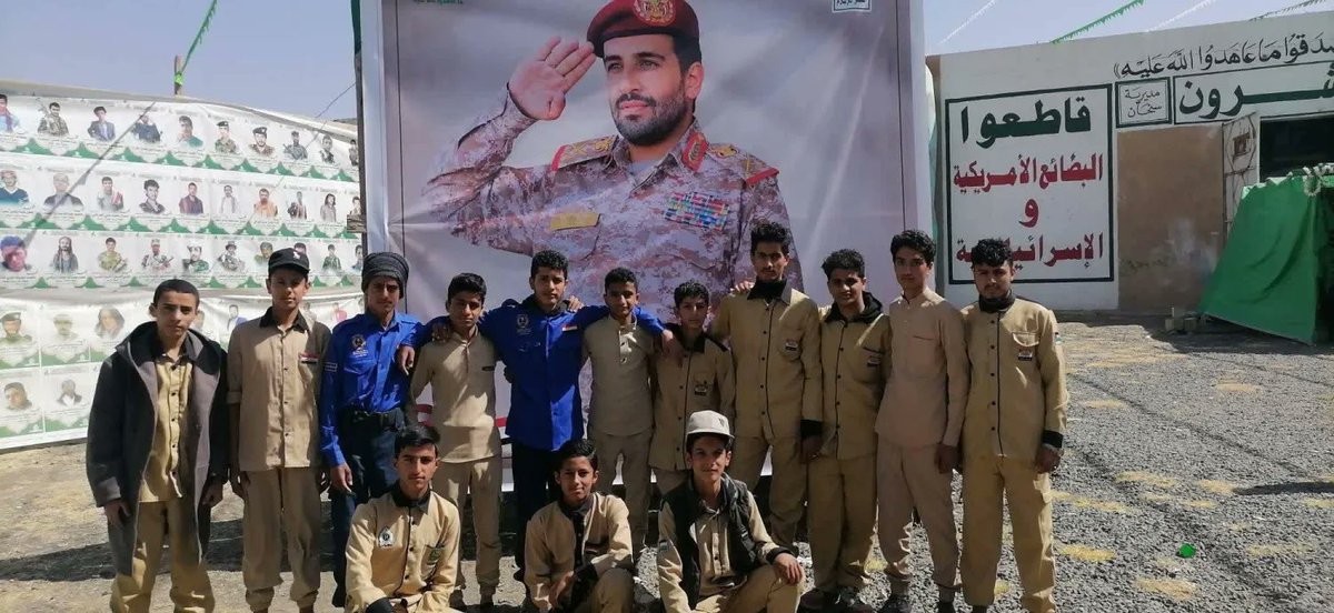 #صنعاء

حوّلت جماعة الح..وثي معاملَ المدارس الثانوية في صنعاء من أماكن لتجارب الكيمياء والفيزياء… إلى ورش صيانة “كلاشنكوف” بديلة.
لم يعد الطلاب يخلطون محلولًا مع آخر، بل صاروا يخلطون مخزنًا مع ماسورة، ويُختبرون على “سرعة التفكيك” بدل سرعة الفهم.

وبحسب مصادر تربوية، فإن يوم