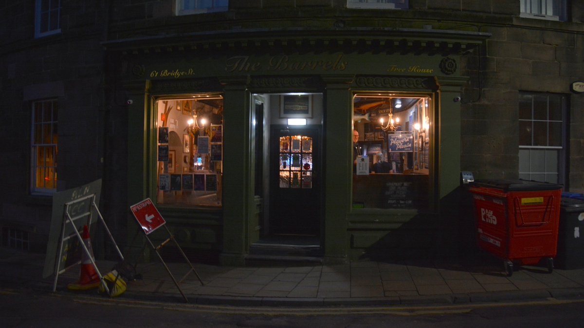 RKW1899's tweet image. #AlphabetChallenge #WeekWforWindows 
The Barrels Berwick
Outside looking in
Looks promising 🍻